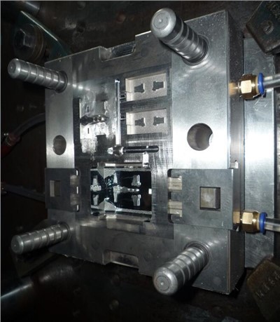 Прес-форма для лиття під тиском